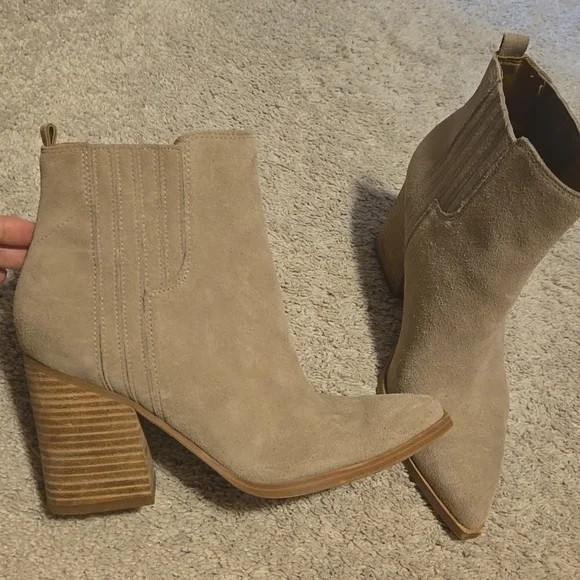 Marc Fisher suede Oshay booties - Picture 2 of 6